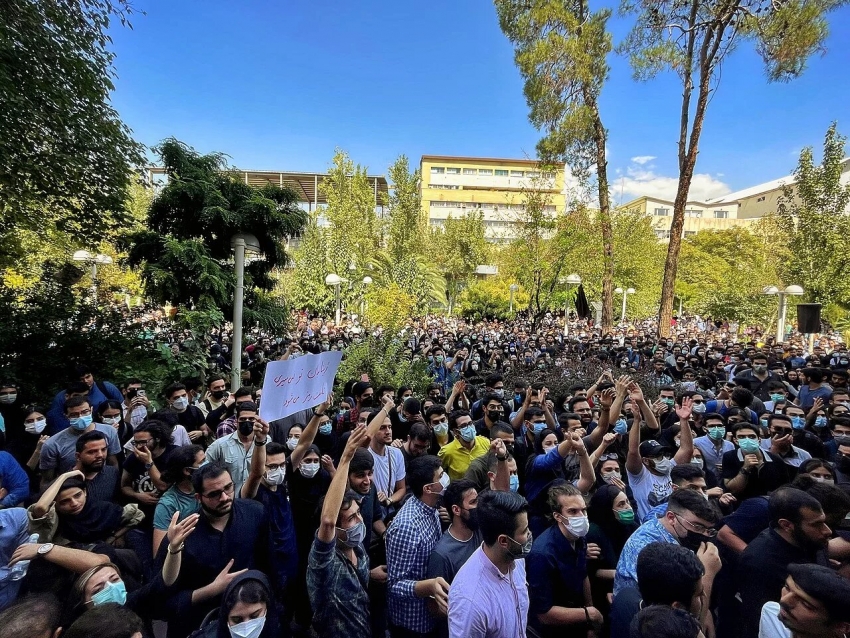 Las protestas en Irán se acercan al mes sin síntomas de perder fuerza