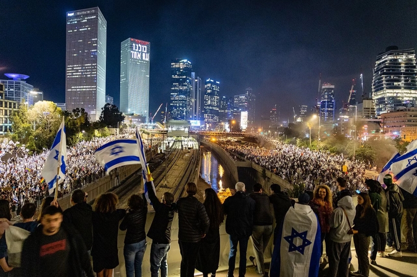 Otro sábado de protestas contra la reforma judicial en Israel pese a la congelación